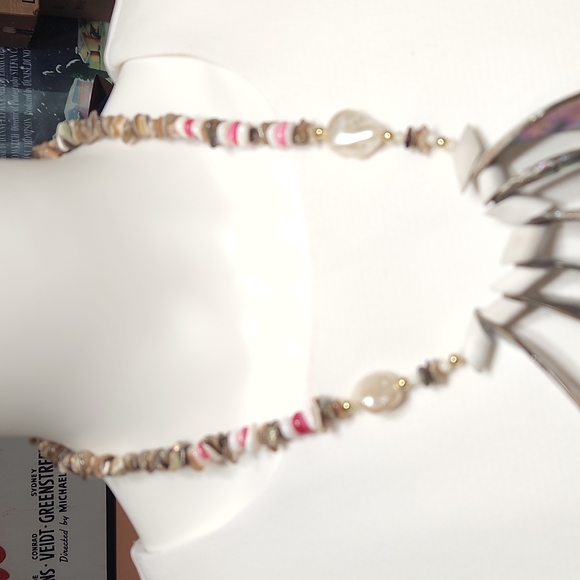 5/$25🌴Mermaid Beach Vibes Shell Necklace - Picture 4 of 6